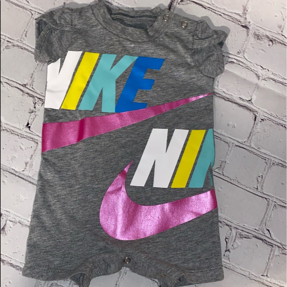NIKE Gray girls romper size newborn